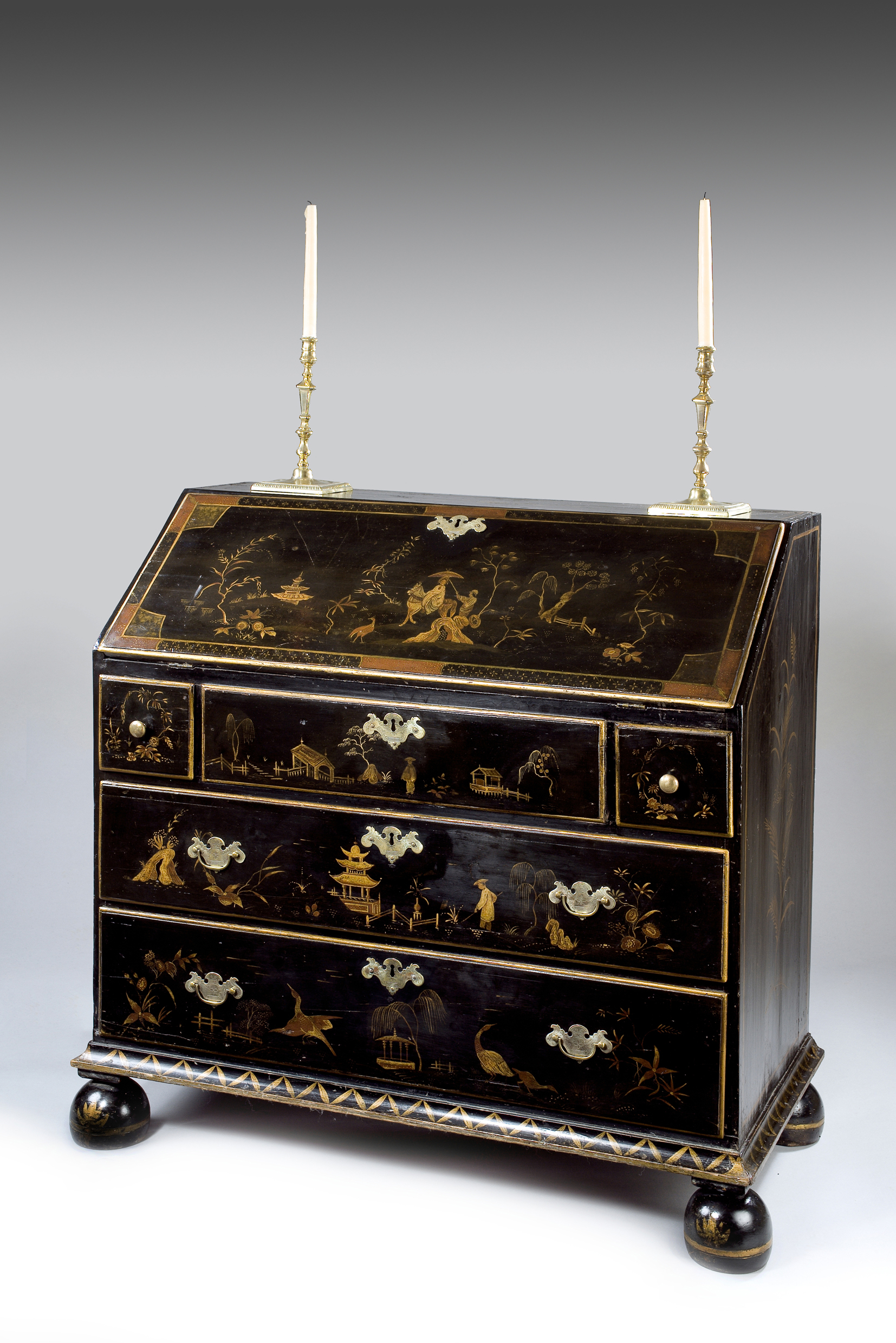 Queen Anne laquer Bureau